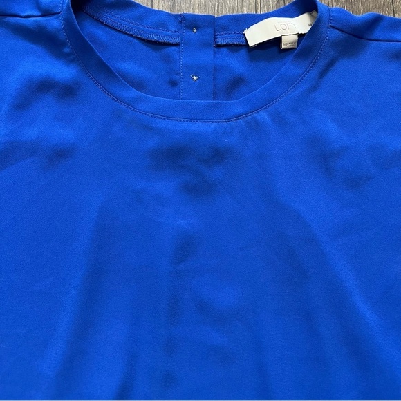 LOFT Short Sleeves Crew Neck Pleated Back Royal Blue Relaxed Fit Top Blouse MP - Picture 6 of 11